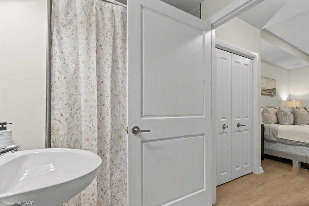 110-778 Laurelwood Drive, Waterloo, ON - Indoor Photo Showing Bathroom
