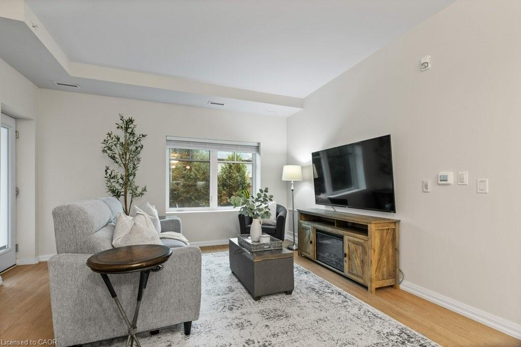 110-778 Laurelwood Drive, Waterloo, ON - Indoor Photo Showing Living Room