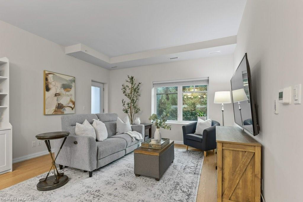 110-778 Laurelwood Drive, Waterloo, ON - Indoor Photo Showing Living Room