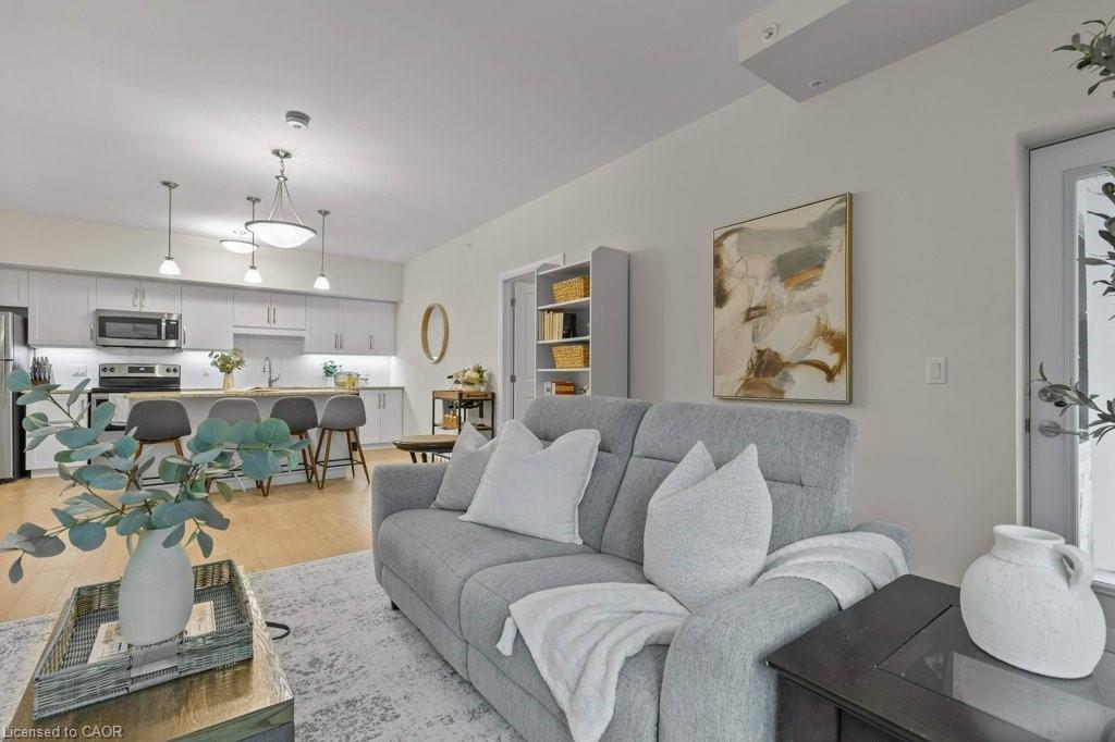 110-778 Laurelwood Drive, Waterloo, ON - Indoor Photo Showing Living Room