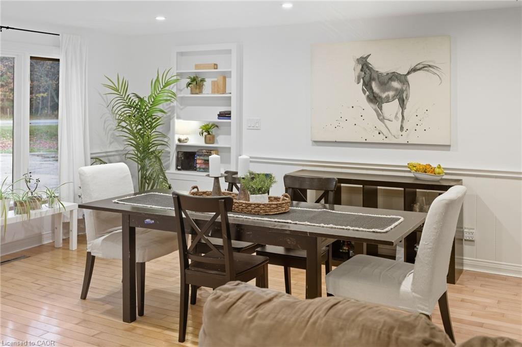 945 Regional Road 97, Puslinch, ON - Indoor Photo Showing Dining Room