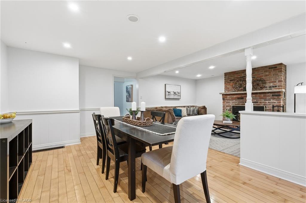 945 Regional Road 97, Puslinch, ON - Indoor Photo Showing Dining Room