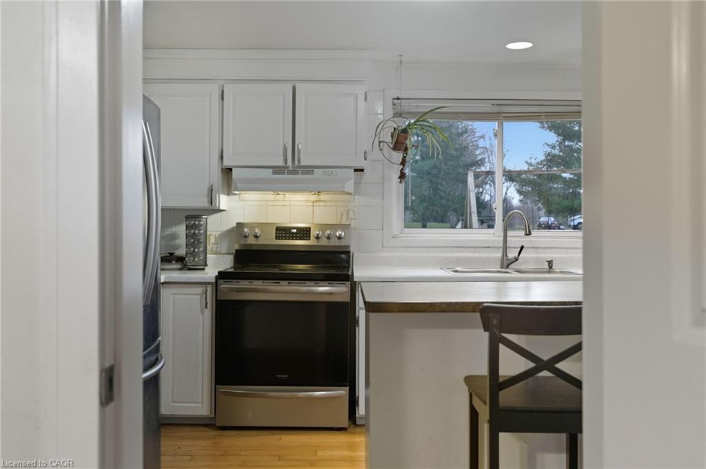 945 Regional Road 97, Puslinch, ON - Indoor Photo Showing Kitchen