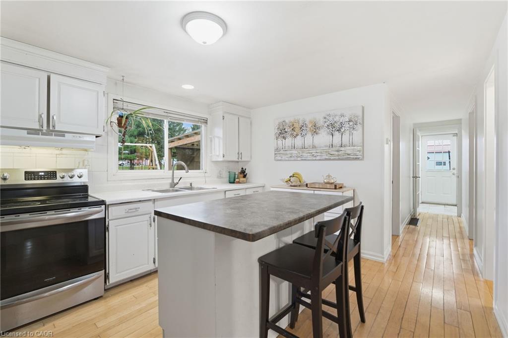 945 Regional Road 97, Puslinch, ON - Indoor Photo Showing Kitchen