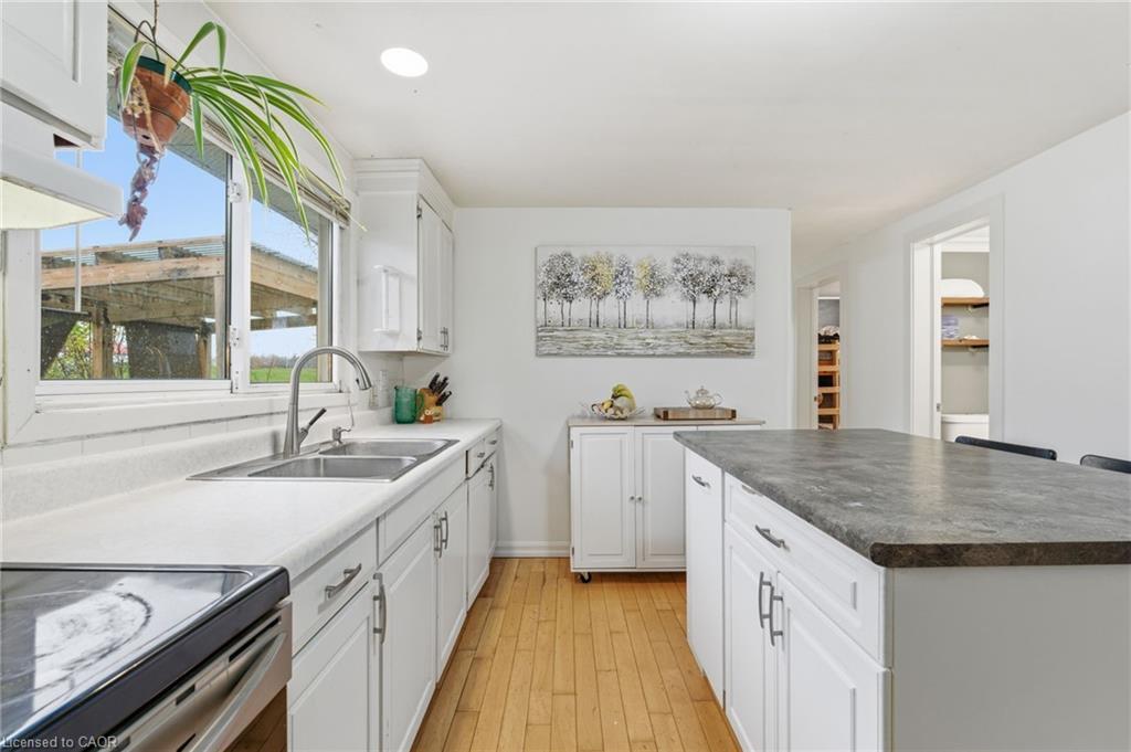 945 Regional Road 97, Puslinch, ON - Indoor Photo Showing Kitchen With Double Sink