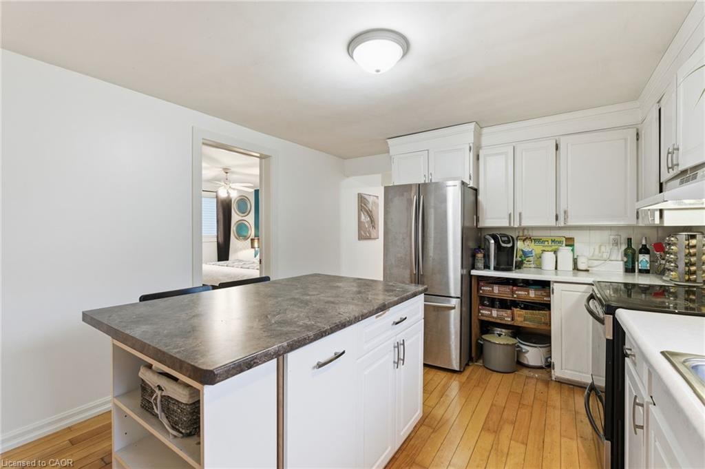 945 Regional Road 97, Puslinch, ON - Indoor Photo Showing Kitchen