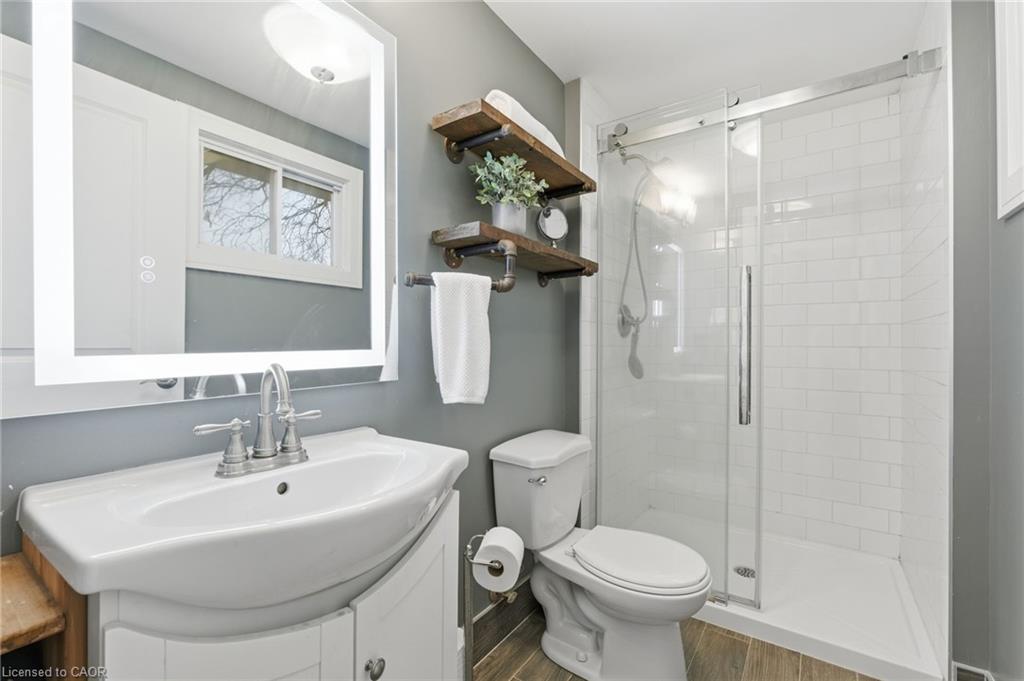 945 Regional Road 97, Puslinch, ON - Indoor Photo Showing Bathroom