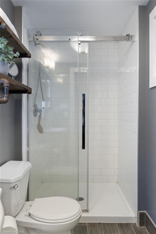 945 Regional Road 97, Puslinch, ON - Indoor Photo Showing Bathroom