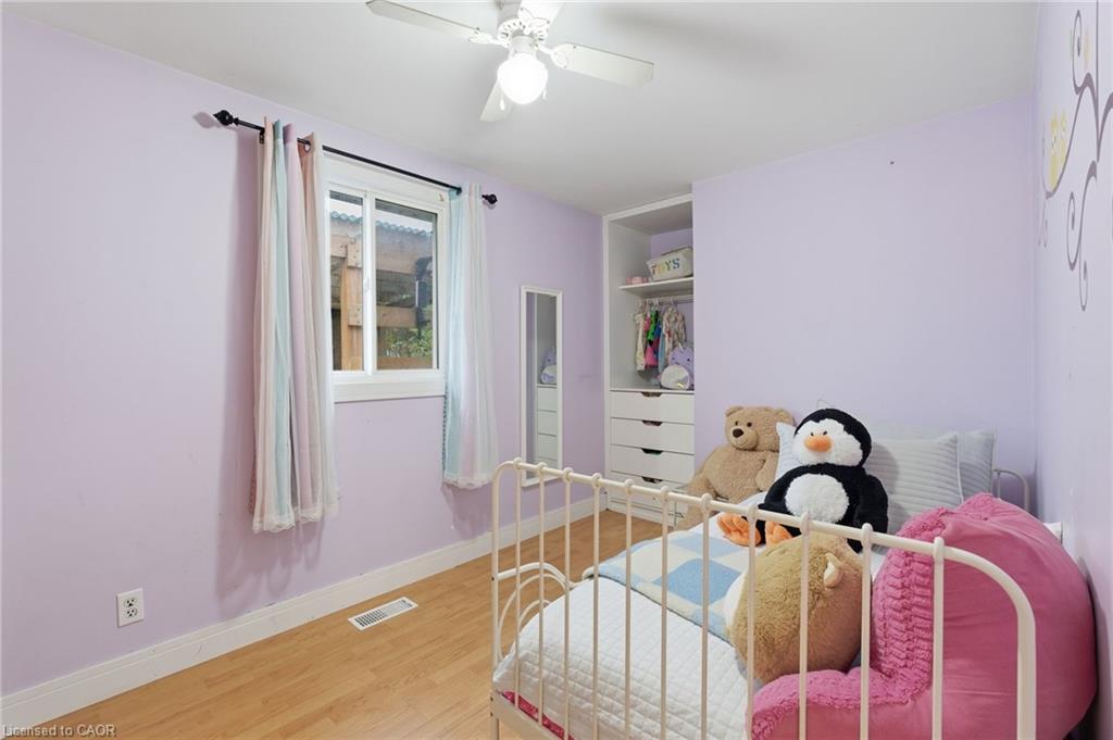 945 Regional Road 97, Puslinch, ON - Indoor Photo Showing Bedroom