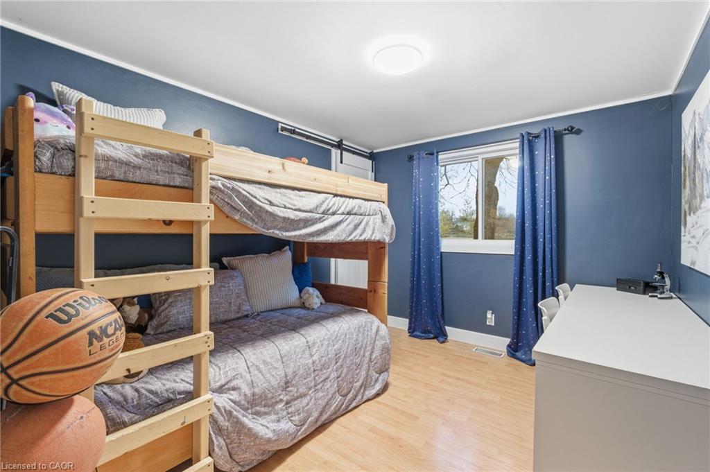 945 Regional Road 97, Puslinch, ON - Indoor Photo Showing Bedroom