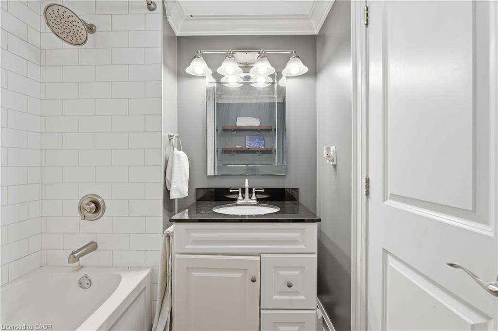 945 Regional Road 97, Puslinch, ON - Indoor Photo Showing Bathroom