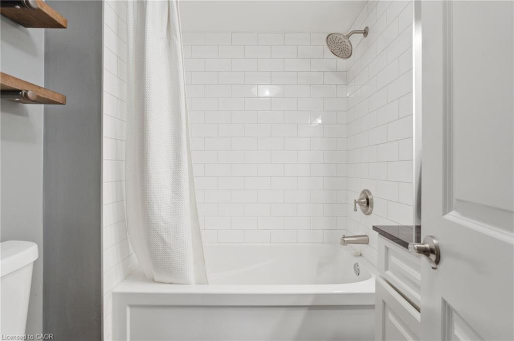 945 Regional Road 97, Puslinch, ON - Indoor Photo Showing Bathroom