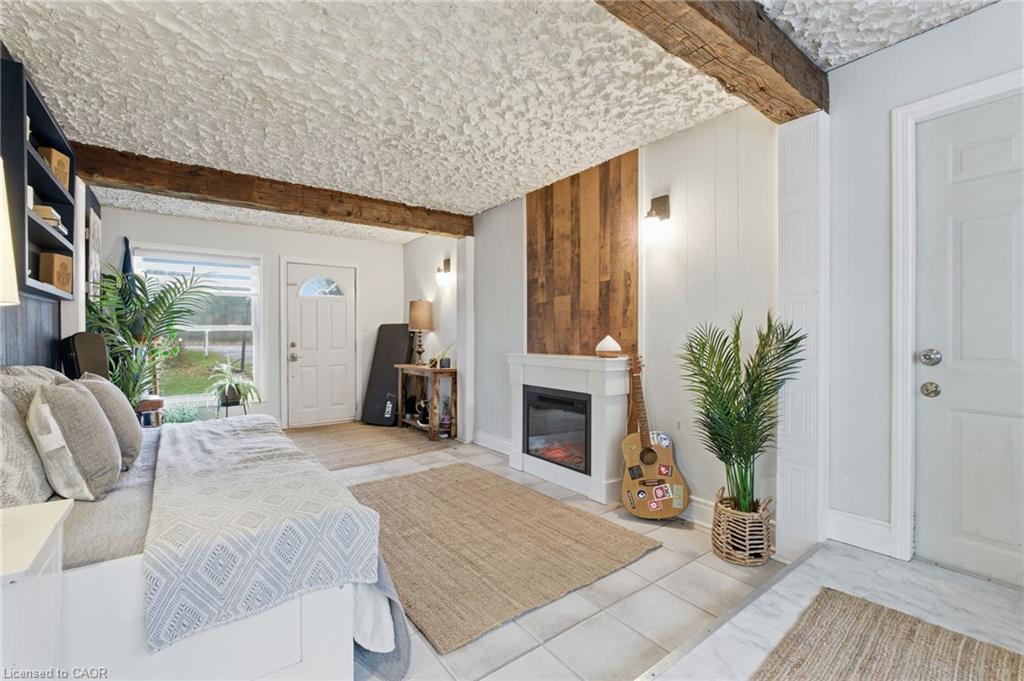 945 Regional Road 97, Puslinch, ON - Indoor With Fireplace