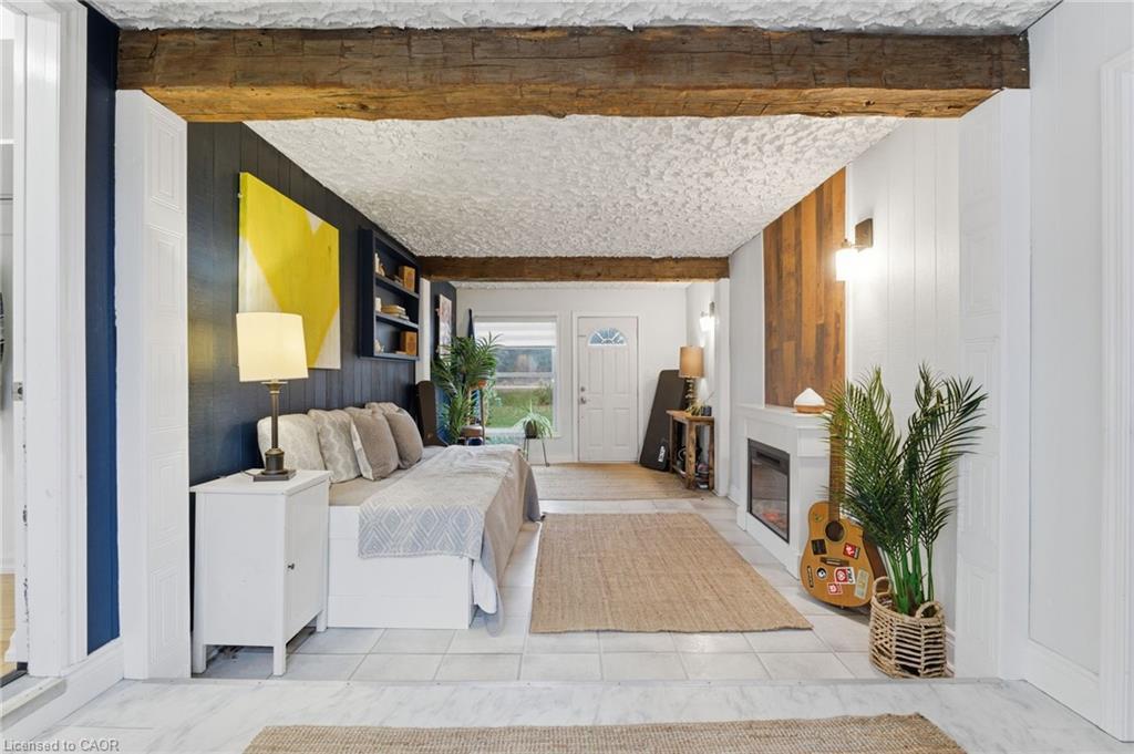 945 Regional Road 97, Puslinch, ON - With Fireplace