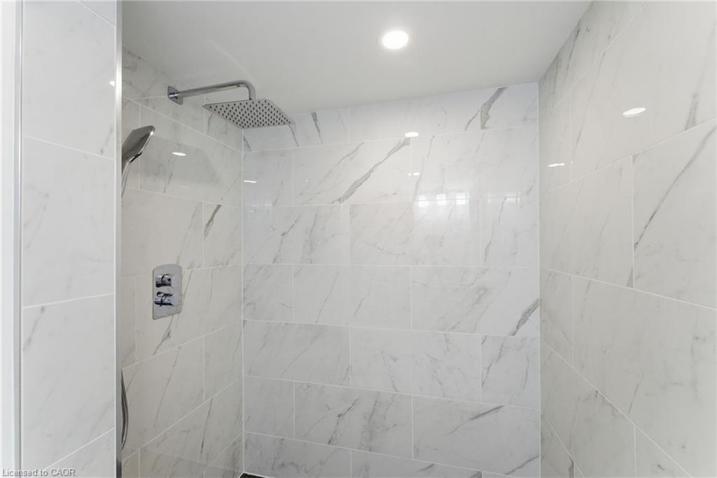 Basement-262 East 17Th Street, Hamilton, ON - Indoor Photo Showing Bathroom