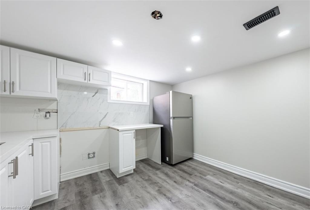 Lower-313 Ashbury Road, Oakville, ON - Indoor Photo Showing Kitchen