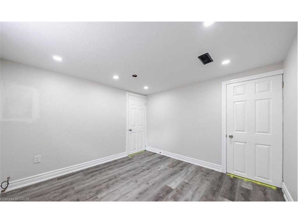 Lower-313 Ashbury Road, Oakville, ON - Indoor