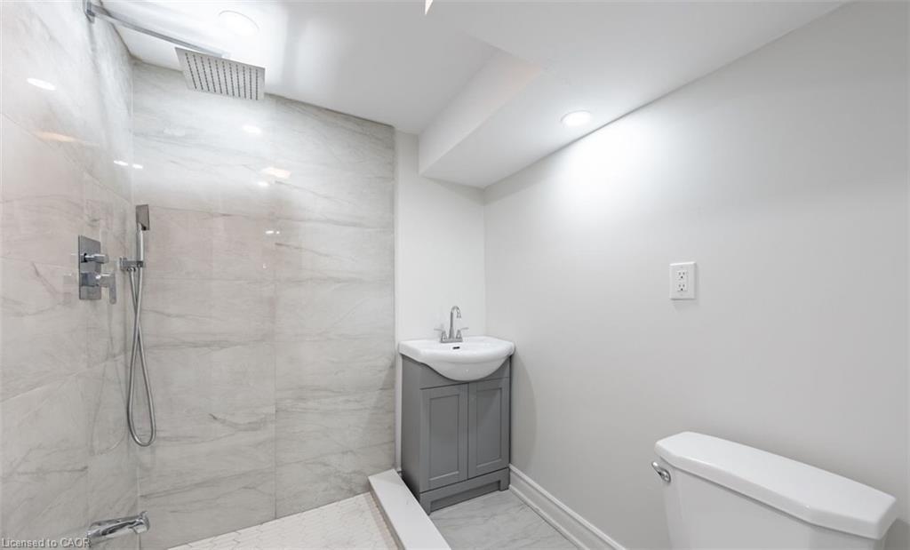 Lower-313 Ashbury Road, Oakville, ON - Indoor Photo Showing Bathroom