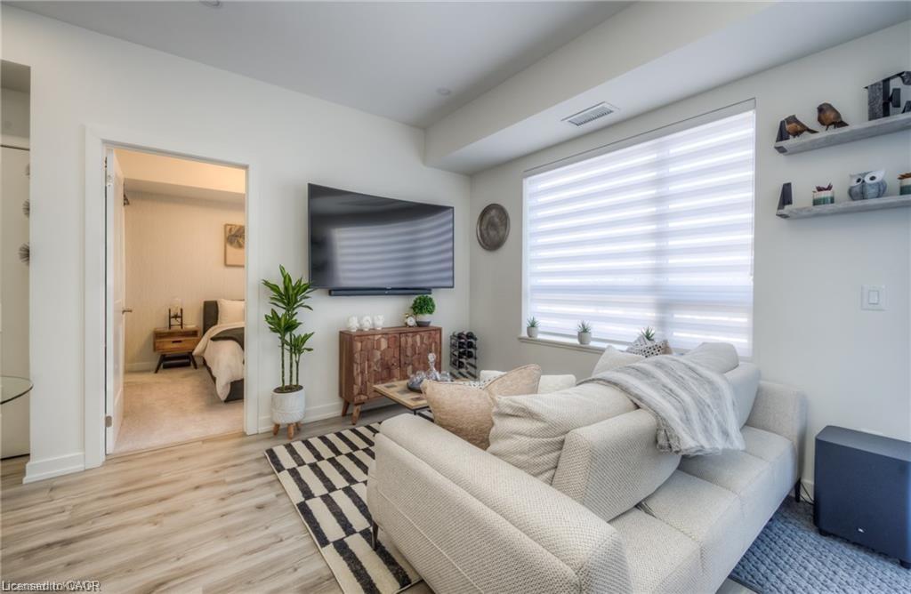 217-251 Northfield Drive E, Waterloo, ON - Indoor Photo Showing Other Room