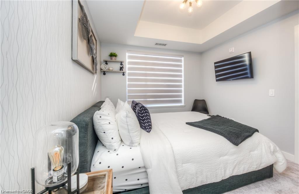 217-251 Northfield Drive E, Waterloo, ON - Indoor Photo Showing Bedroom