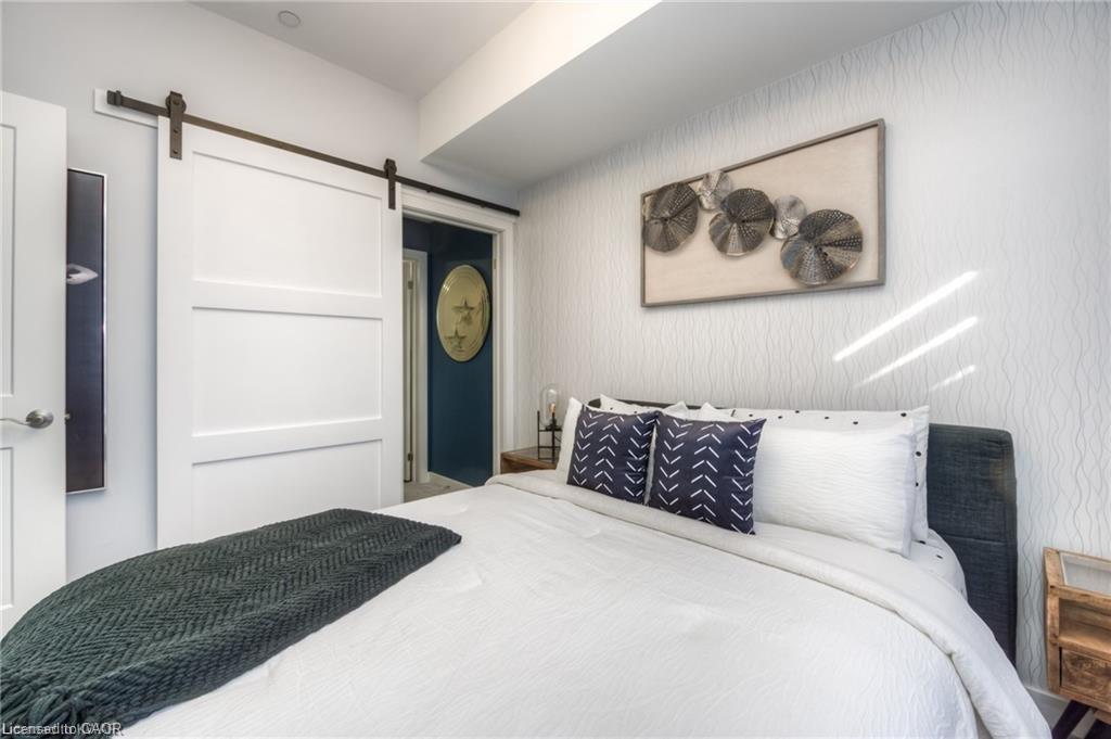 217-251 Northfield Drive E, Waterloo, ON - Indoor Photo Showing Bedroom