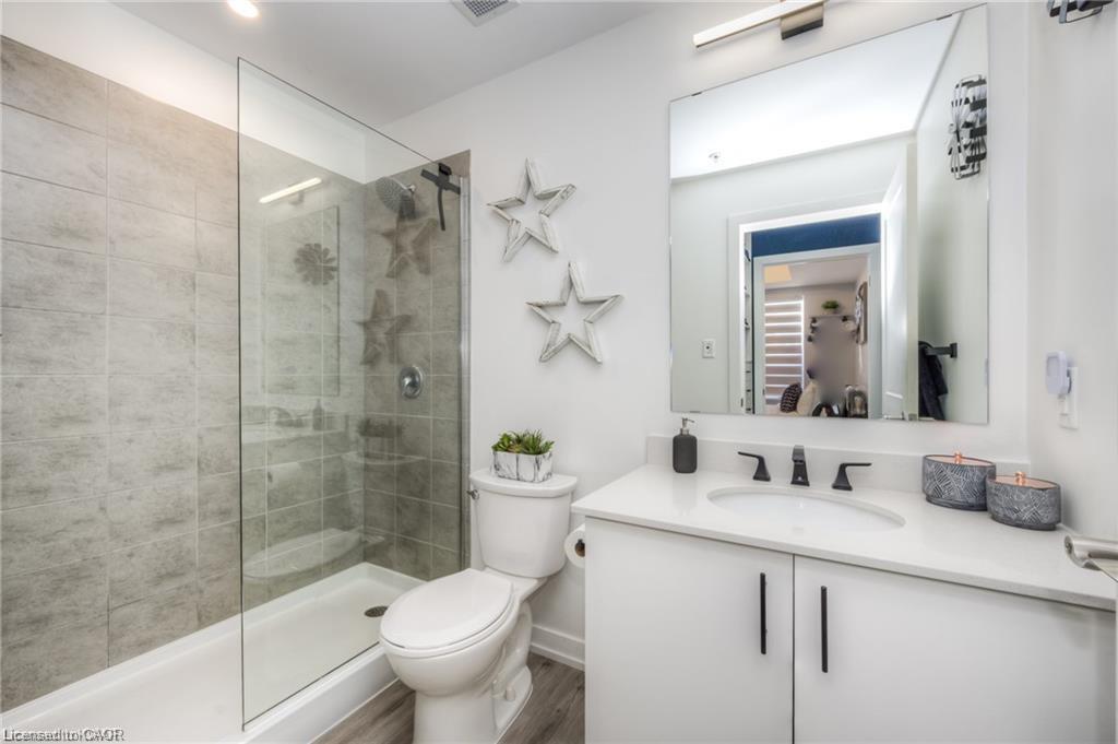 217-251 Northfield Drive E, Waterloo, ON - Indoor Photo Showing Bathroom