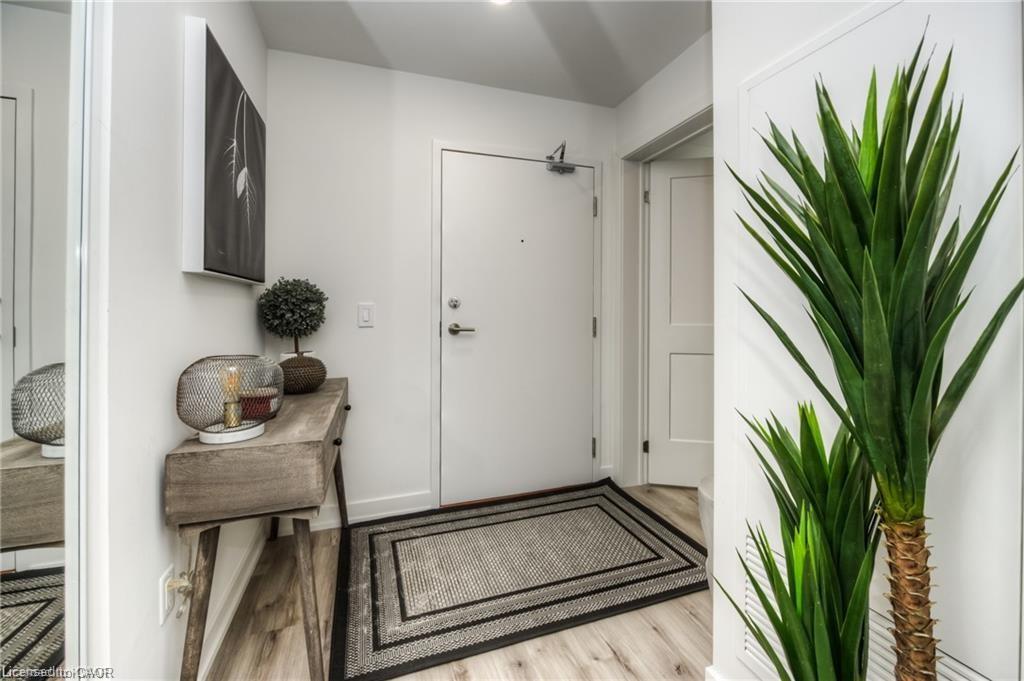 217-251 Northfield Drive E, Waterloo, ON - Indoor Photo Showing Other Room