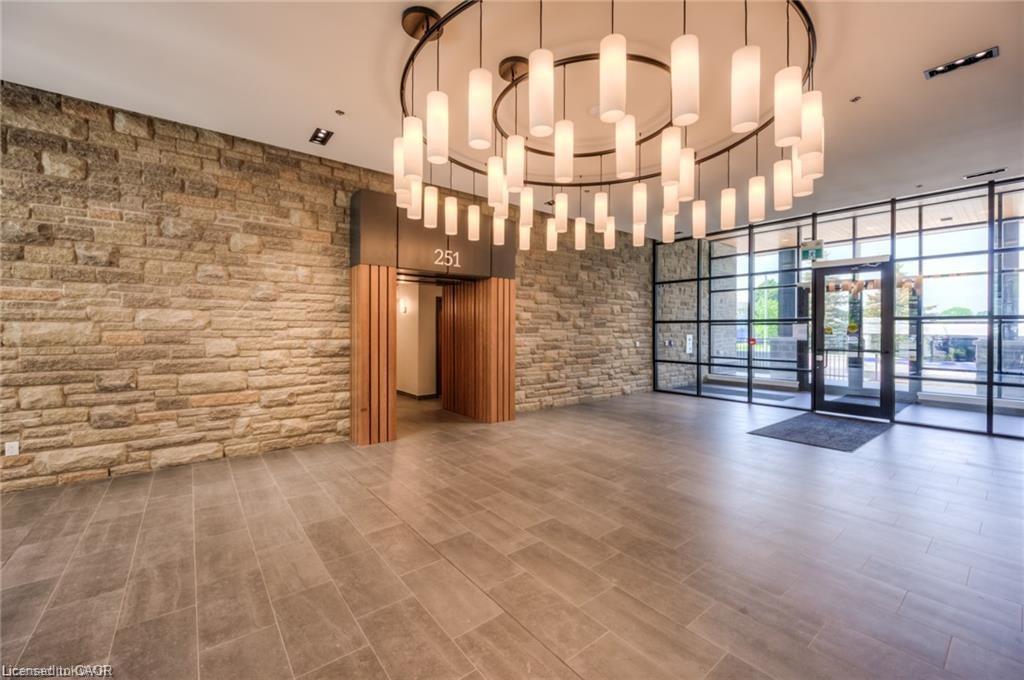 217-251 Northfield Drive E, Waterloo, ON - Indoor Photo Showing Other Room