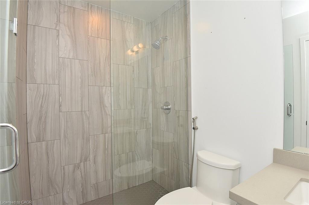 1301-2007 James Street, Burlington, ON - Indoor Photo Showing Bathroom