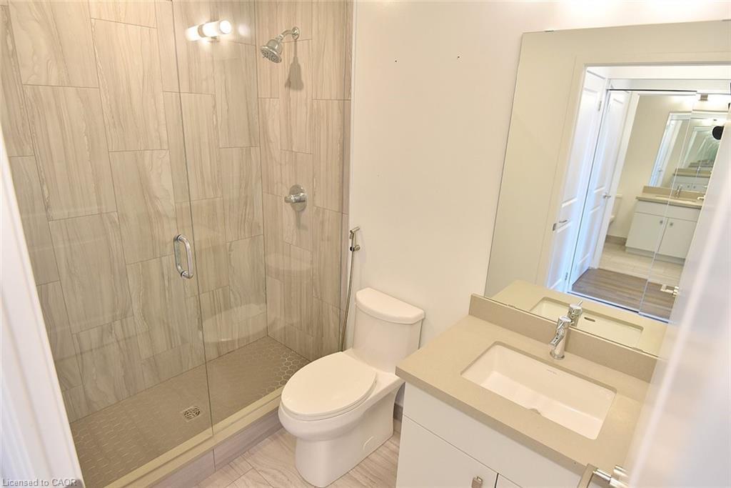 1301-2007 James Street, Burlington, ON - Indoor Photo Showing Bathroom