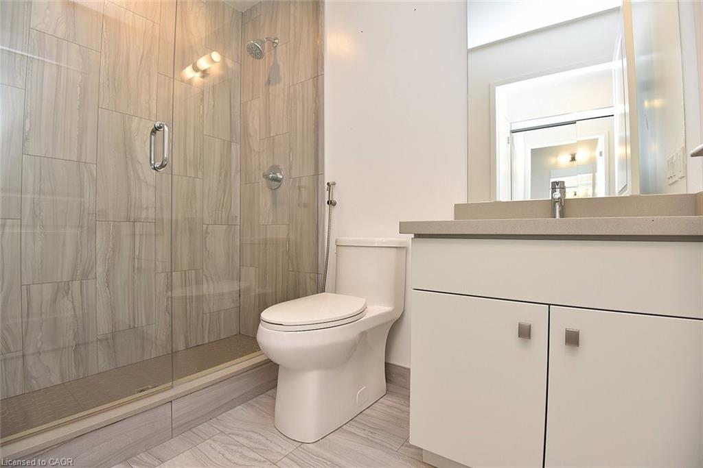 1301-2007 James Street, Burlington, ON - Indoor Photo Showing Bathroom
