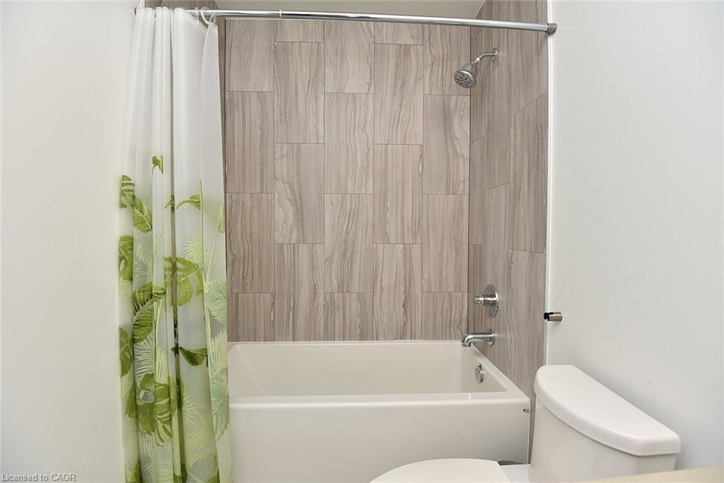1301-2007 James Street, Burlington, ON - Indoor Photo Showing Bathroom