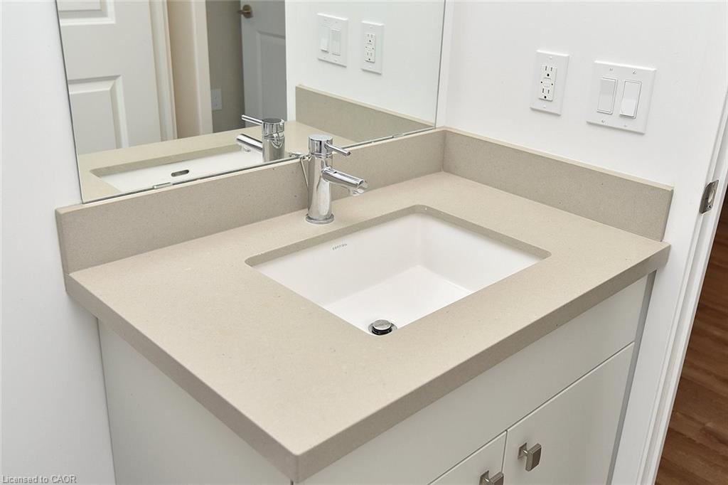 1301-2007 James Street, Burlington, ON - Indoor Photo Showing Bathroom