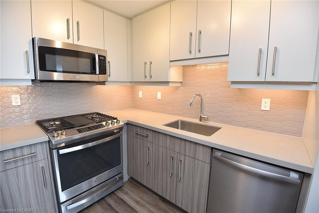 1301-2007 James Street, Burlington, ON - Indoor Photo Showing Kitchen With Upgraded Kitchen
