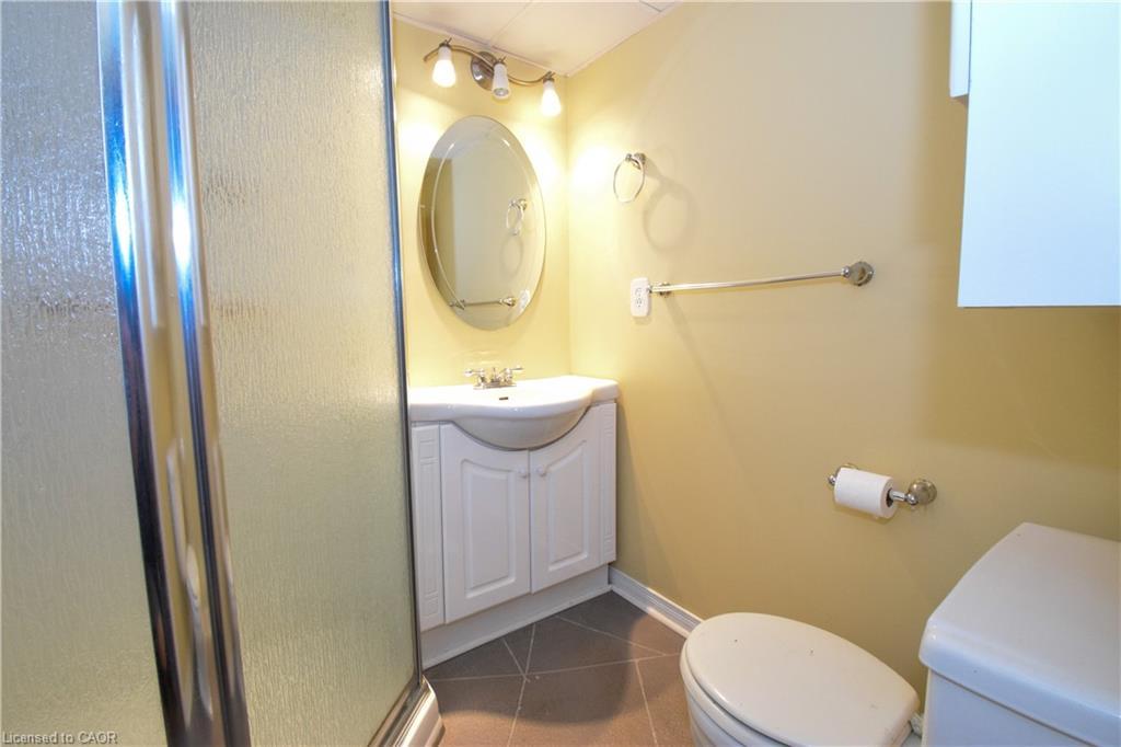 272 Carlton Street, St. Catharines, ON - Indoor Photo Showing Bathroom