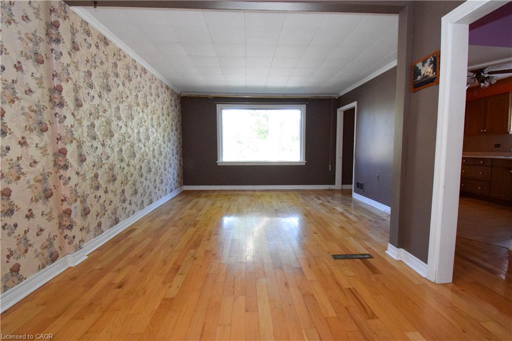 272 Carlton Street, St. Catharines, ON - Indoor Photo Showing Other Room