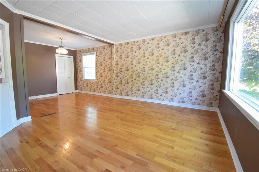 272 Carlton Street, St. Catharines, ON - Indoor Photo Showing Other Room