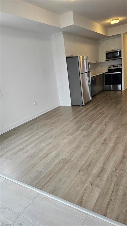 J2-40 Palace Street, Kitchener, ON - Indoor Photo Showing Kitchen