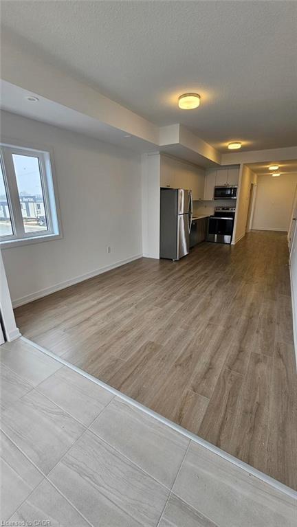 J2-40 Palace Street, Kitchener, ON - Indoor Photo Showing Other Room