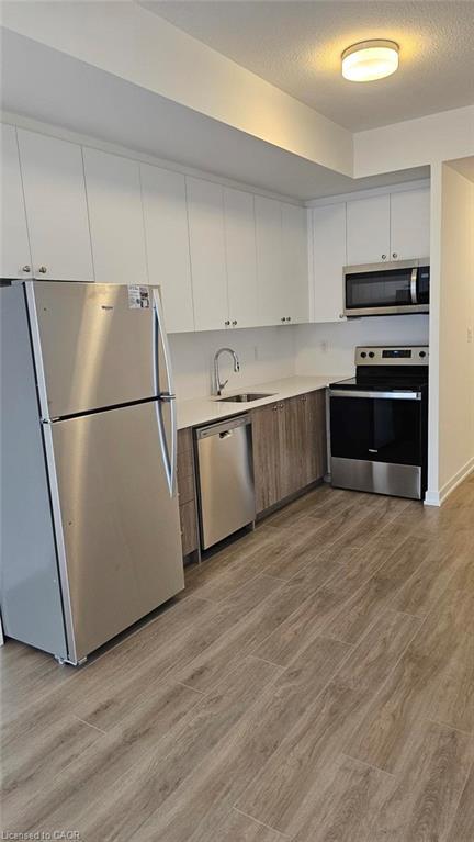 J2-40 Palace Street, Kitchener, ON - Indoor Photo Showing Kitchen With Stainless Steel Kitchen