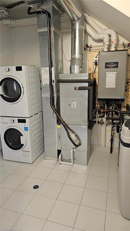 J2-40 Palace Street, Kitchener, ON - Indoor Photo Showing Laundry Room