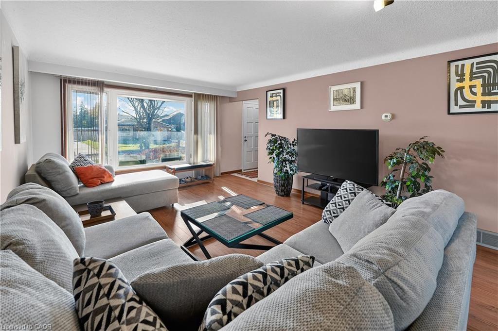 6186 Delta Drive, Niagara Falls, ON - Indoor Photo Showing Living Room