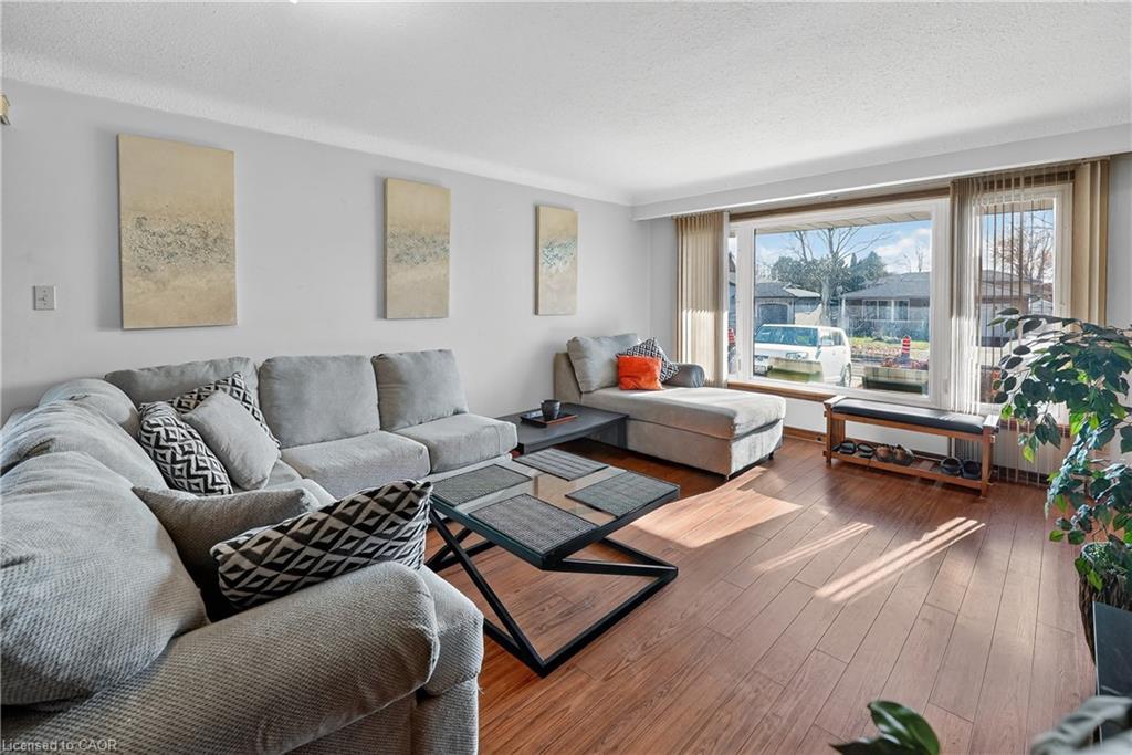 6186 Delta Drive, Niagara Falls, ON - Indoor Photo Showing Living Room