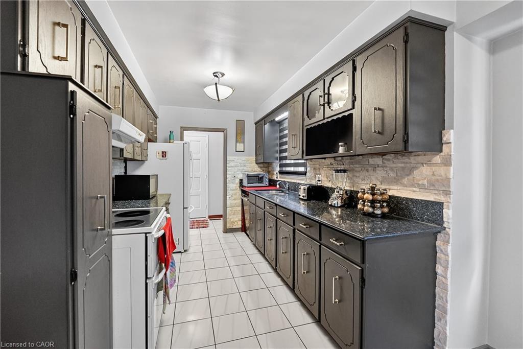 6186 Delta Drive, Niagara Falls, ON - Indoor Photo Showing Kitchen