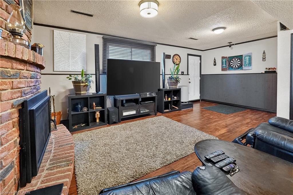 6186 Delta Drive, Niagara Falls, ON - Indoor With Fireplace