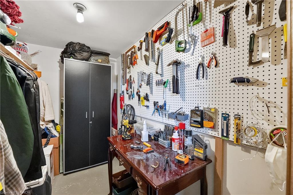 6186 Delta Drive, Niagara Falls, ON - Indoor With Storage