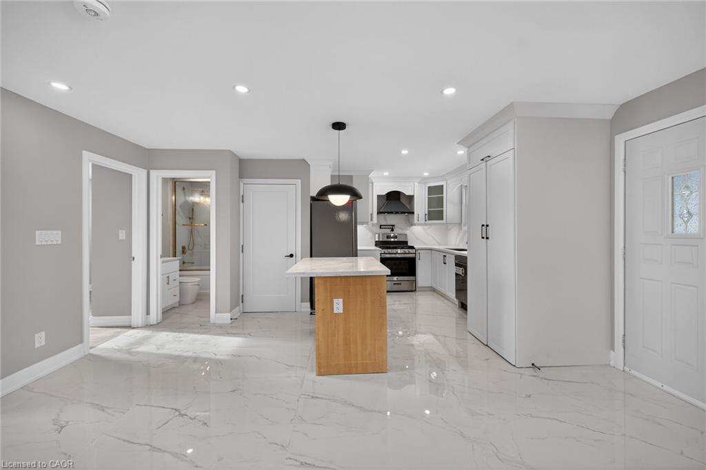 84 Blanmora Drive, Hamilton, ON - Indoor Photo Showing Other Room