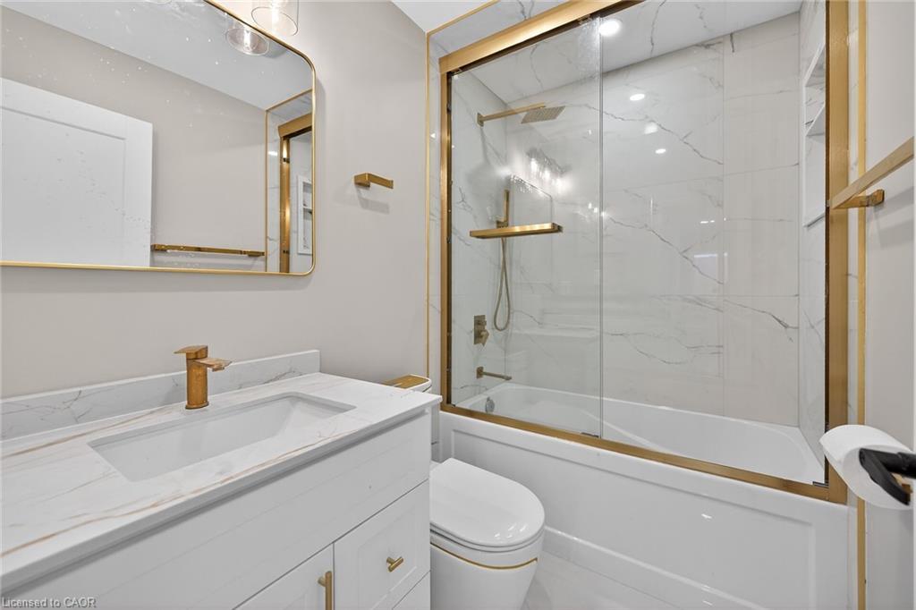 84 Blanmora Drive, Hamilton, ON - Indoor Photo Showing Bathroom