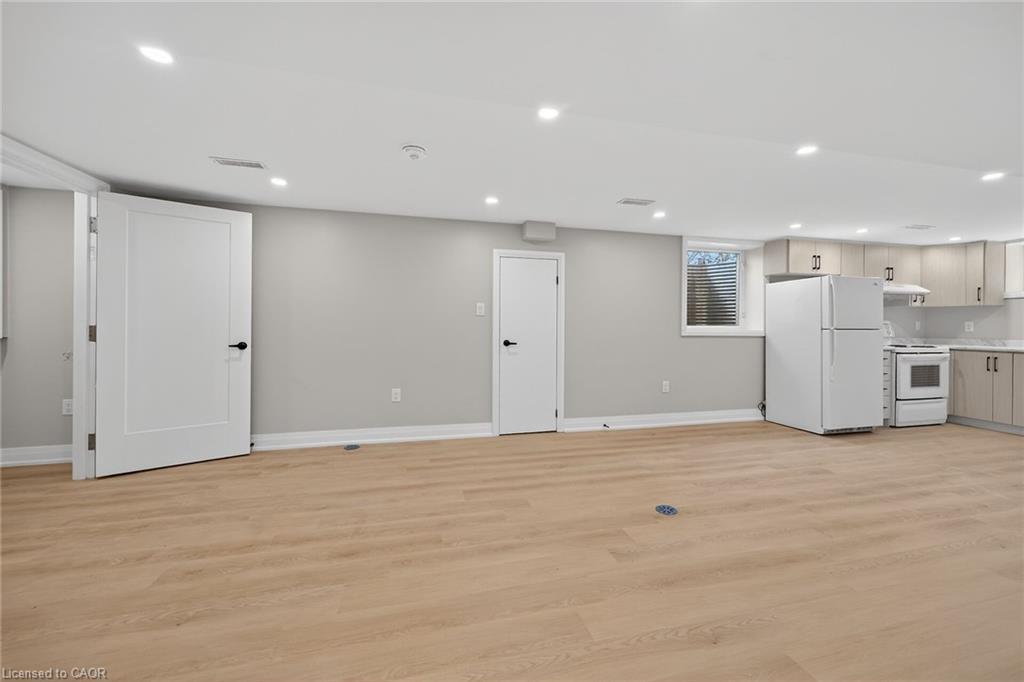 84 Blanmora Drive, Hamilton, ON - Indoor Photo Showing Kitchen