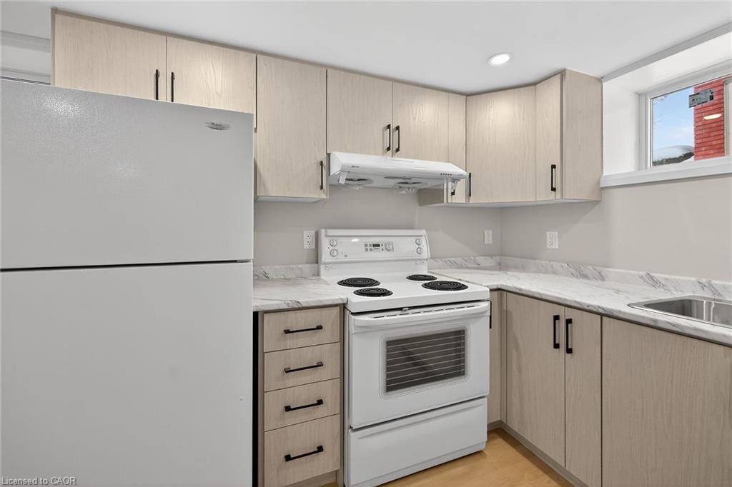 84 Blanmora Drive, Hamilton, ON - Indoor Photo Showing Kitchen